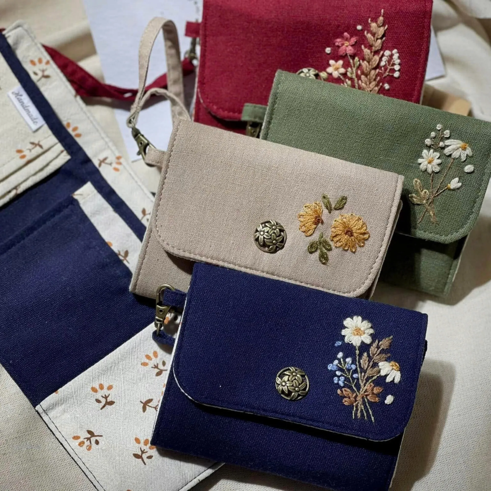 Embroidered linen wallet, Compact Women Wallet, handheld wallet,women wallet,embroidered purse, embroidery wallet,card wallet
