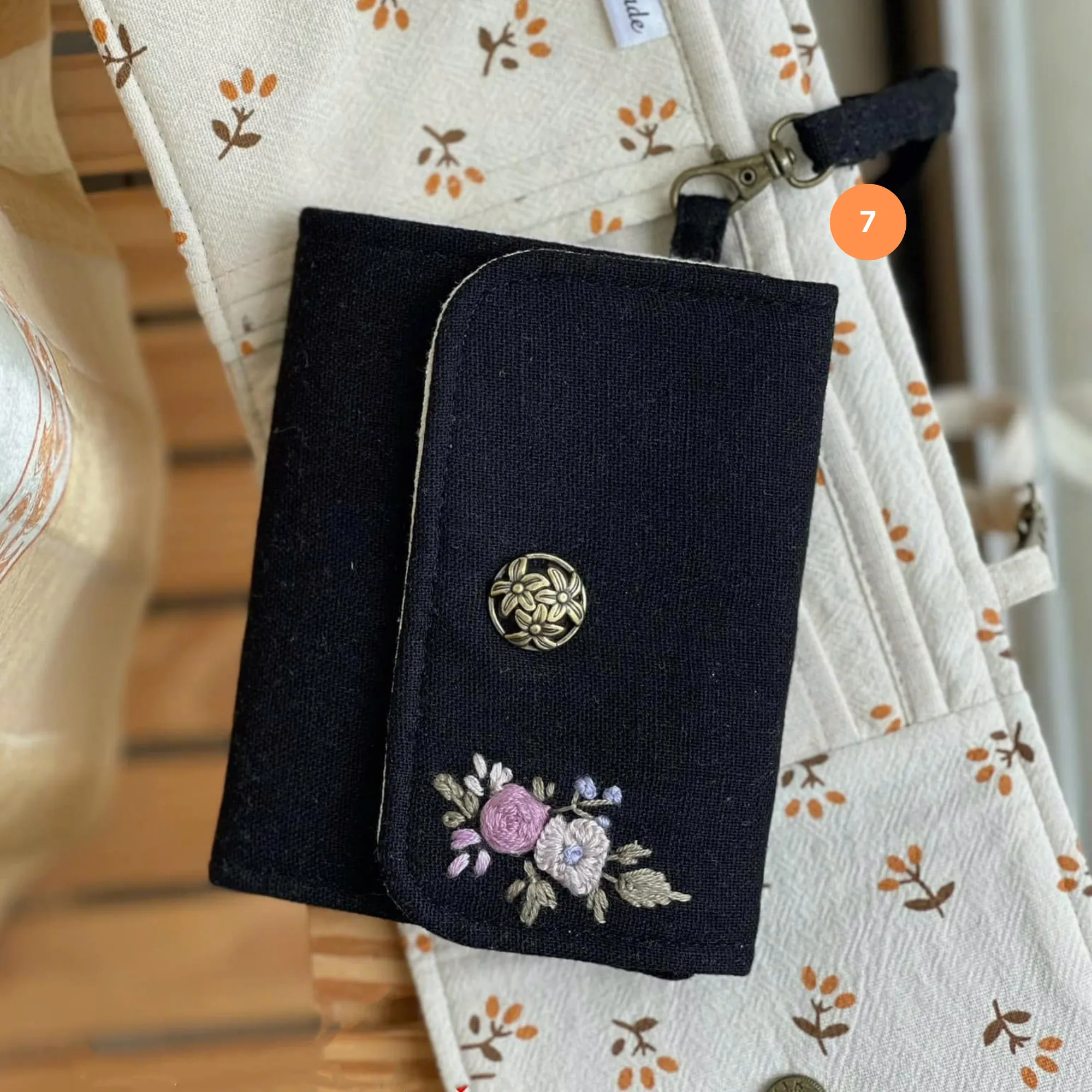 Embroidered linen wallet, Compact Women Wallet, handheld wallet,women wallet,embroidered purse, embroidery wallet,card wallet