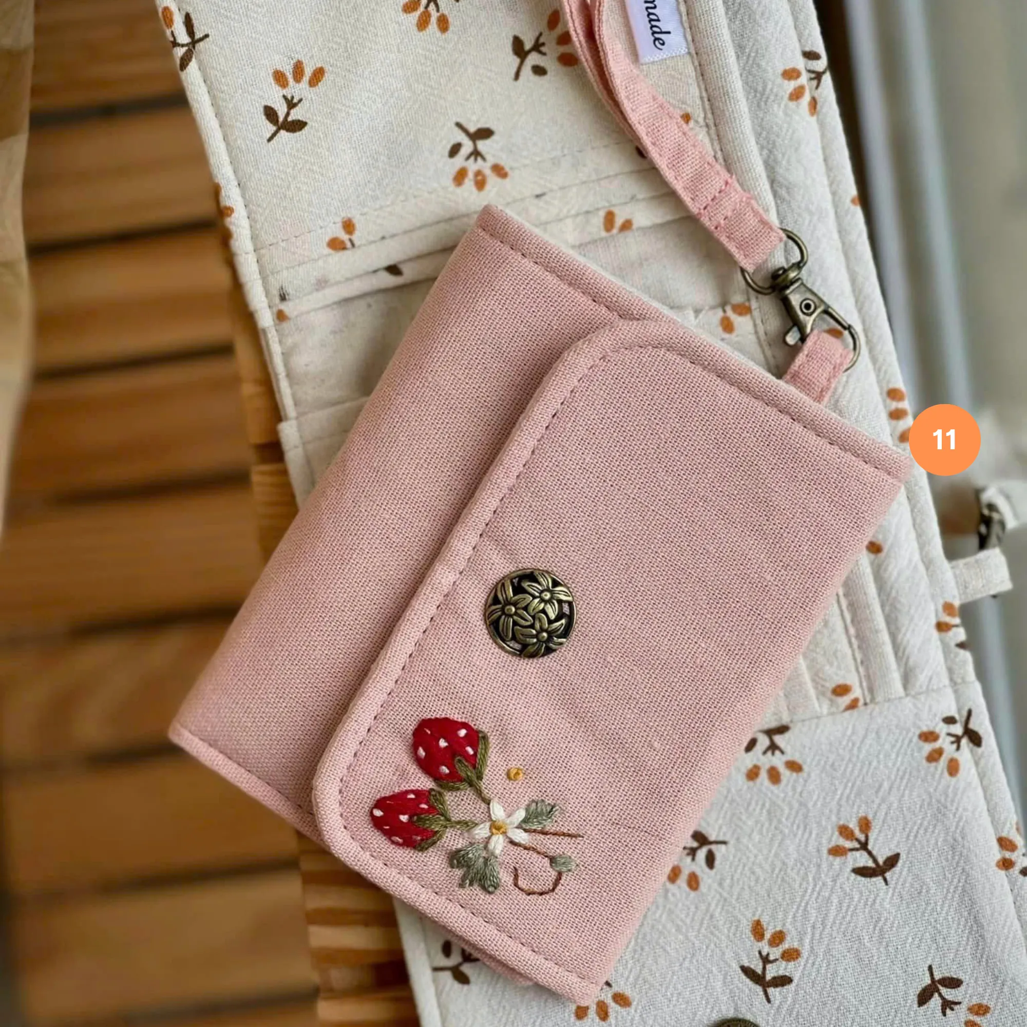 Embroidered linen wallet, Compact Women Wallet, handheld wallet,women wallet,embroidered purse, embroidery wallet,card wallet