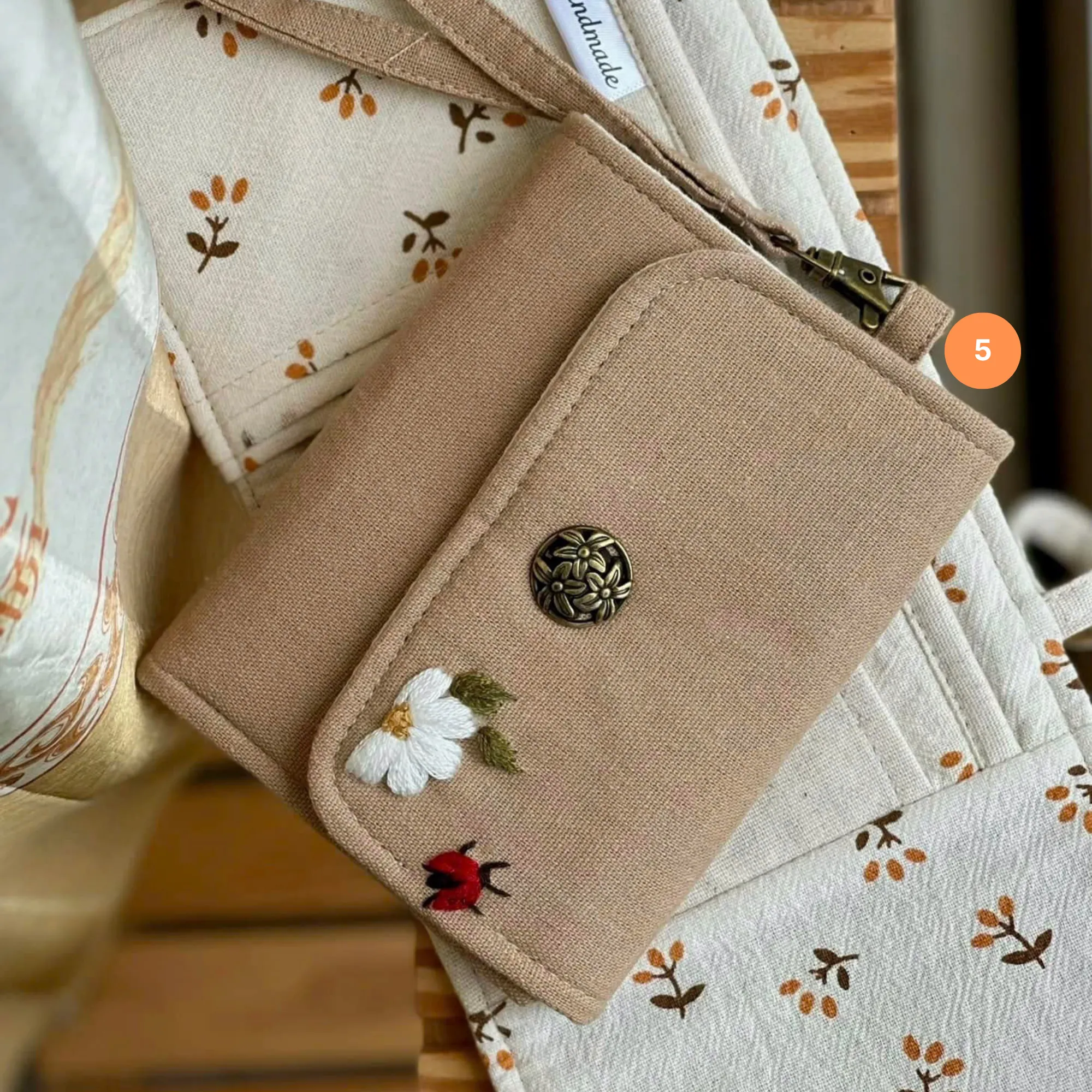 Embroidered linen wallet, Compact Women Wallet, handheld wallet,women wallet,embroidered purse, embroidery wallet,card wallet